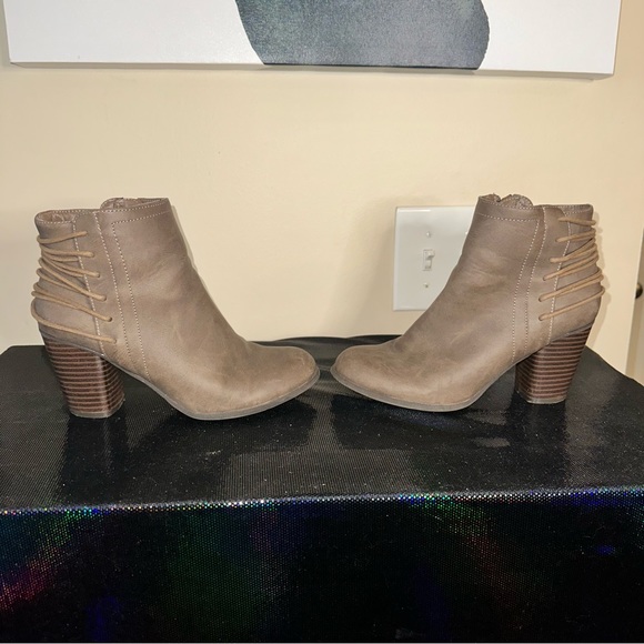 Madden Girl brown Deliite heeled ankle bootie with side zipper size 7.5M!! - Picture 7 of 8